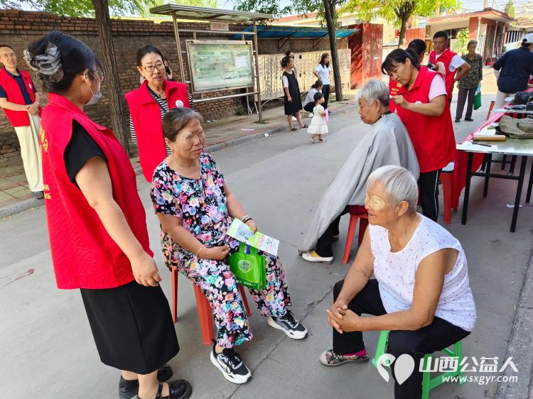 志愿服务进社区健康活动暖人心介休市敬老协会走进东南街道迎翠街社区和西南街道光明路社区健康义诊爱心理发 - 第25张 - 山西公益人 志愿服务进社区健康活动暖人心介休市敬老协会走进东南街道迎翠街社区和西南街道光明路社区健康义诊爱心理发 - 第25张
