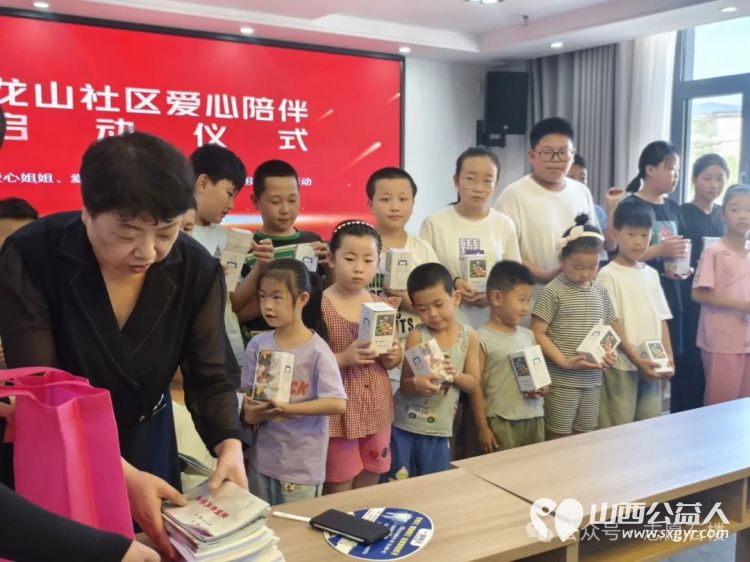 石楼县青年志愿者协会在龙山社区举办“爱心陪伴”课业辅导启动仪式 - 第8张