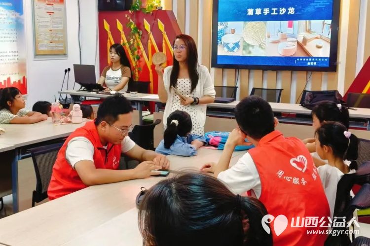 临汾市康庄社区志愿者开展了柳编非遗编织手工课程，通过动手实践和青少年一同体验非遗手工艺的多彩魅力 - 第5张