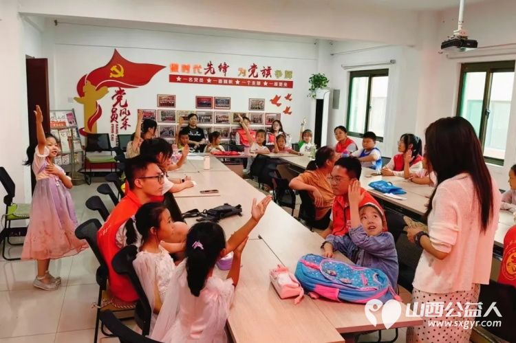 临汾市康庄社区志愿者开展了柳编非遗编织手工课程，通过动手实践和青少年一同体验非遗手工艺的多彩魅力 - 第2张