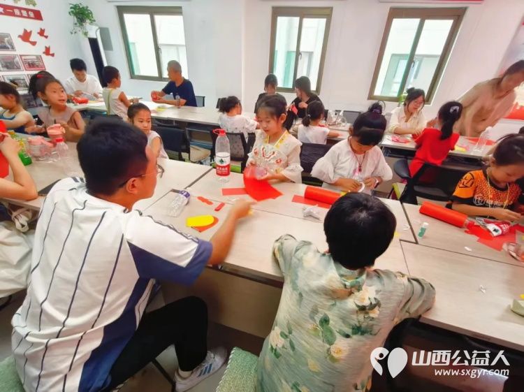 临汾市康庄社区开展以红色教育为主题的绘本阅读活动，在寓教于乐中激发青少年的爱国主义情怀 - 第9张