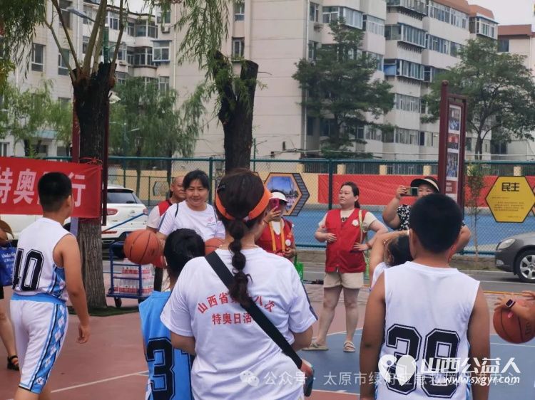 太原市绿舟应急救援促进中心参加山西省第十八次全国特奥日活动绿舟志愿者们协助运动员们一起参与活动 - 第7张 - 山西公益人 太原市绿舟应急救援促进中心参加山西省第十八次全国特奥日活动绿舟志愿者们协助运动员们一起参与活动 - 第7张