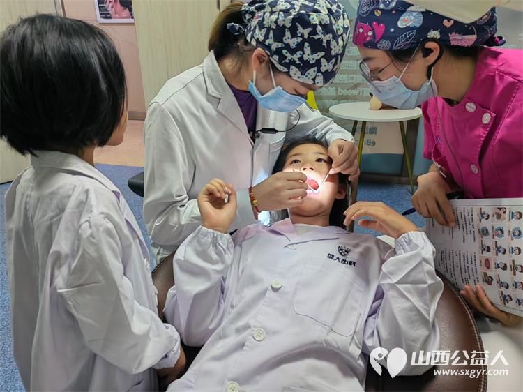太原市龙城义工组织小志愿者在太原市盛大齿科参加爱齿护齿小牙医研学活动 - 第4张