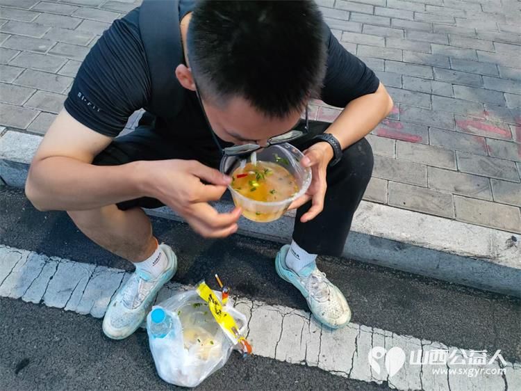 寿阳县卡卡公益志愿者协会组织志愿者参加爱护母亲河活动清理河道垃圾 - 第8张 - 山西公益人 寿阳县卡卡公益志愿者协会组织志愿者参加爱护母亲河活动清理河道垃圾 - 第8张