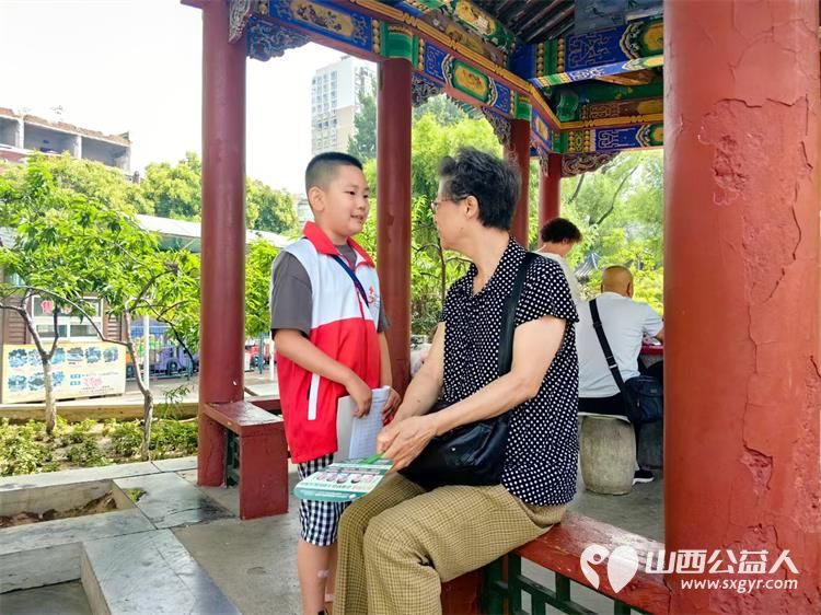 山西省红十字小小宣讲员走进太原文瀛公园为路人游客宣讲急救知识,法律知识,山西历史故事等为我们的小小宣讲员点赞 - 第18张 - 山西公益人 山西省红十字小小宣讲员走进太原文瀛公园为路人游客宣讲急救知识,法律知识,山西历史故事等为我们的小小宣讲员点赞 - 第18张
