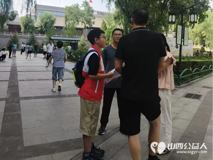 山西省红十字小小宣讲员走进太原文瀛公园为路人游客宣讲急救知识,法律知识,山西历史故事等为我们的小小宣讲员点赞 - 第13张 - 山西公益人 山西省红十字小小宣讲员走进太原文瀛公园为路人游客宣讲急救知识,法律知识,山西历史故事等为我们的小小宣讲员点赞 - 第13张