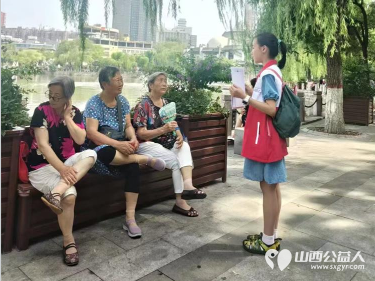 山西省红十字小小宣讲员走进太原文瀛公园为路人游客宣讲急救知识,法律知识,山西历史故事等为我们的小小宣讲员点赞 - 第4张 - 山西公益人 山西省红十字小小宣讲员走进太原文瀛公园为路人游客宣讲急救知识,法律知识,山西历史故事等为我们的小小宣讲员点赞 - 第4张