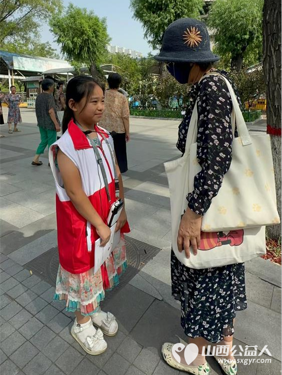 山西省红十字小小宣讲员走进太原文瀛公园为路人游客宣讲急救知识,法律知识,山西历史故事等为我们的小小宣讲员点赞 - 第22张 - 山西公益人 山西省红十字小小宣讲员走进太原文瀛公园为路人游客宣讲急救知识,法律知识,山西历史故事等为我们的小小宣讲员点赞 - 第22张