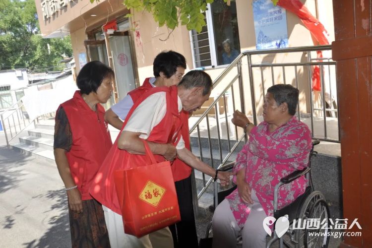 山西省文化发展基金会工会我帮你志愿服务队走进河涝湾社区幸福养老院慰问养老院里的老人 - 第19张