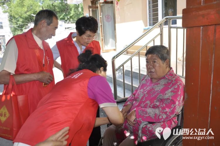 山西省文化发展基金会工会我帮你志愿服务队走进河涝湾社区幸福养老院慰问养老院里的老人 - 第18张