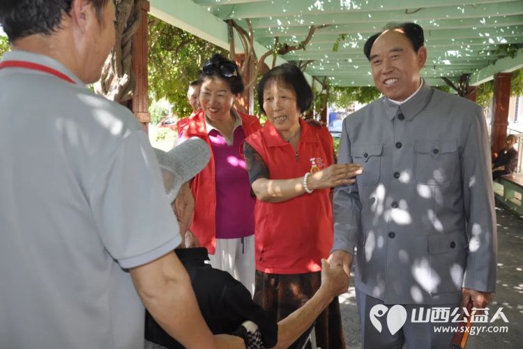 山西省文化发展基金会工会我帮你志愿服务队走进河涝湾社区幸福养老院慰问养老院里的老人 - 第13张