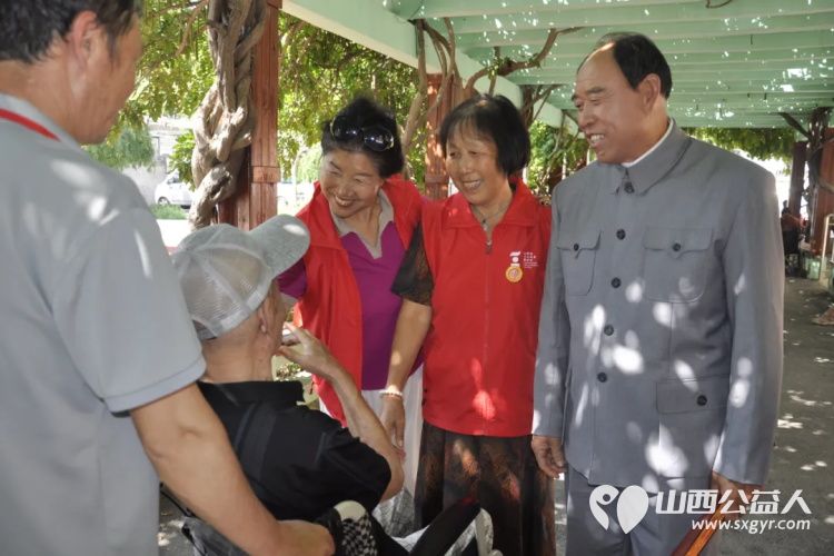 山西省文化发展基金会工会我帮你志愿服务队走进河涝湾社区幸福养老院慰问养老院里的老人 - 第11张