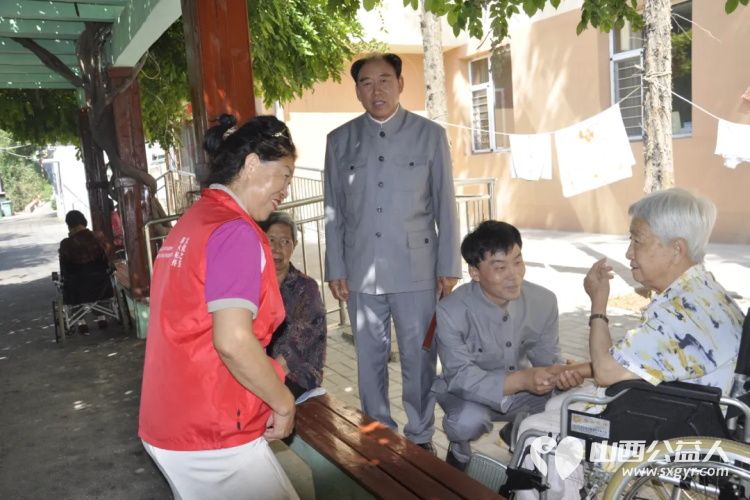 山西省文化发展基金会工会我帮你志愿服务队走进河涝湾社区幸福养老院慰问养老院里的老人 - 第8张