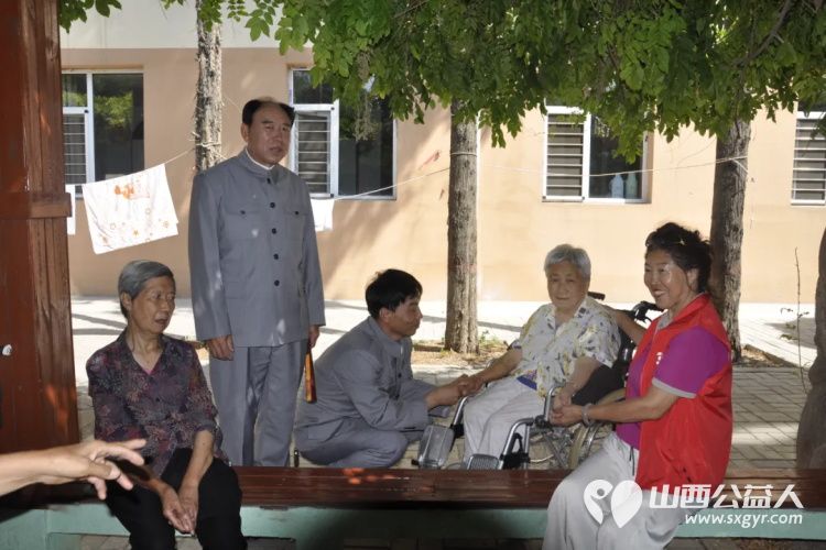 山西省文化发展基金会工会我帮你志愿服务队走进河涝湾社区幸福养老院慰问养老院里的老人 - 第7张