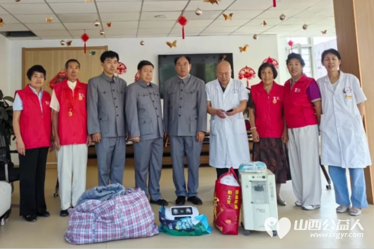 山西省文化发展基金会工会我帮你志愿服务队走进河涝湾社区幸福养老院慰问养老院里的老人 - 第1张