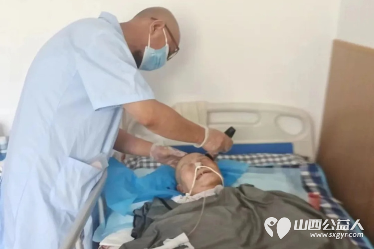 山西省文化发展基金会工会我帮你志愿服务队走进河涝湾社区幸福养老院慰问养老院里的老人 - 第16张