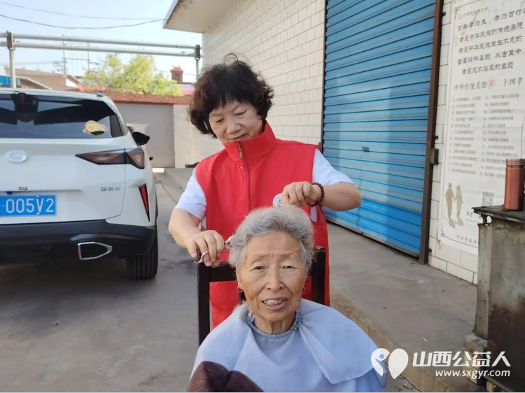 关爱乡村老人为老人们送去社会的温暖与关怀 介休市敬老协会助老行动在义安镇孟王堡村举行 - 第10张 - 山西公益人 关爱乡村老人为老人们送去社会的温暖与关怀 介休市敬老协会助老行动在义安镇孟王堡村举行 - 第10张