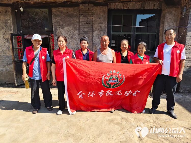 介休市敬老协会志愿者在义安镇孟王堡村入户特困老人83岁刘发富家打扫室内外卫生料理家务 - 第1张 - 山西公益人 介休市敬老协会志愿者在义安镇孟王堡村入户特困老人83岁刘发富家打扫室内外卫生料理家务 - 第1张