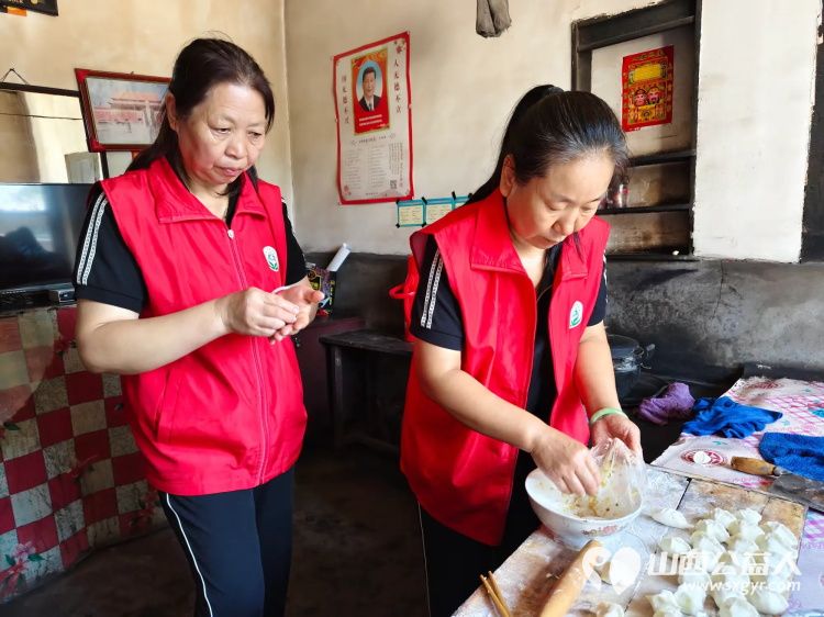 介休市敬老协会志愿者在义安镇孟王堡村入户特困老人83岁刘发富家打扫室内外卫生料理家务 - 第15张 - 山西公益人 介休市敬老协会志愿者在义安镇孟王堡村入户特困老人83岁刘发富家打扫室内外卫生料理家务 - 第15张