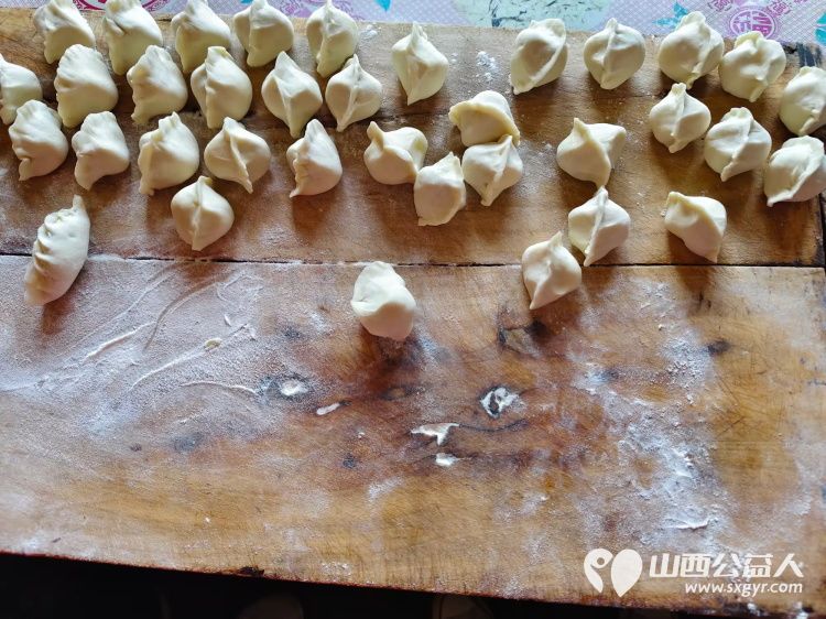 介休市敬老协会志愿者在义安镇孟王堡村入户特困老人83岁刘发富家打扫室内外卫生料理家务 - 第16张 - 山西公益人 介休市敬老协会志愿者在义安镇孟王堡村入户特困老人83岁刘发富家打扫室内外卫生料理家务 - 第16张