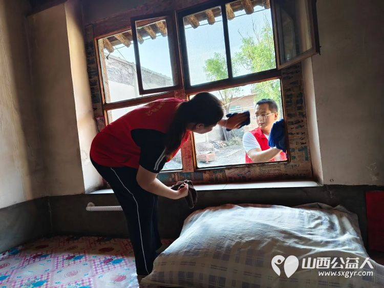 介休市敬老协会志愿者在义安镇孟王堡村入户特困老人83岁刘发富家打扫室内外卫生料理家务 - 第13张 - 山西公益人 介休市敬老协会志愿者在义安镇孟王堡村入户特困老人83岁刘发富家打扫室内外卫生料理家务 - 第13张