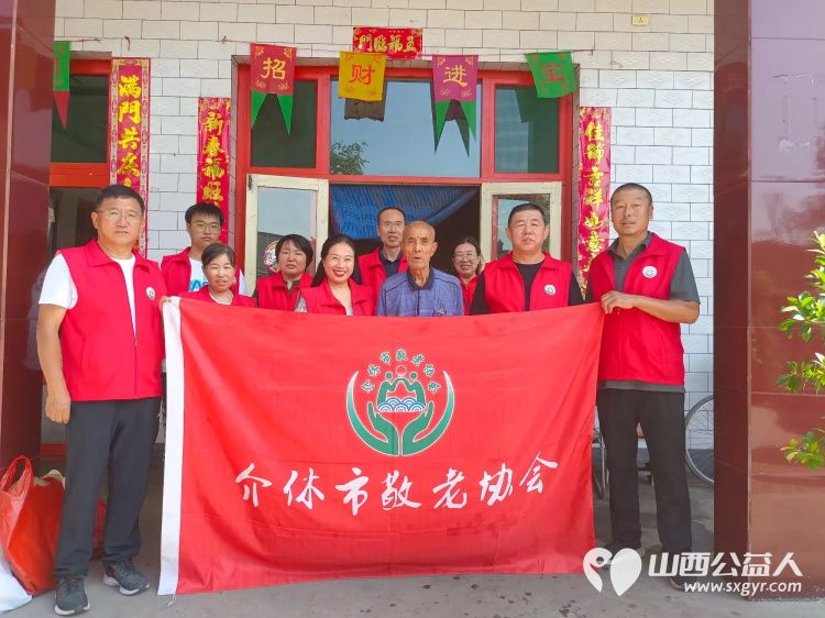 介休市敬老协会志愿者在义安镇孟王堡村入户特困老人85岁李恩杰家料理家务包饺子 - 第1张 - 山西公益人 介休市敬老协会志愿者在义安镇孟王堡村入户特困老人85岁李恩杰家料理家务包饺子 - 第1张
