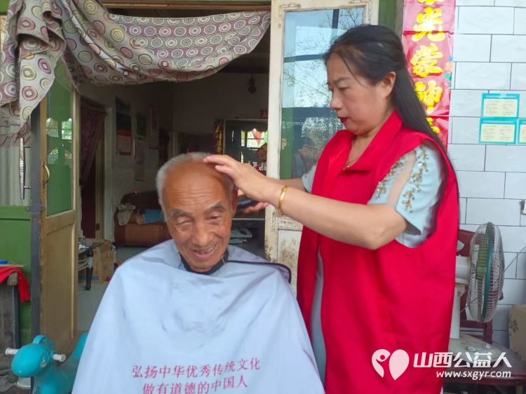 介休市义安镇孟王堡村特困老人85岁田培信家走进介休市敬老协会志愿者来料理家务包饺子 - 第9张 - 山西公益人 介休市义安镇孟王堡村特困老人85岁田培信家走进介休市敬老协会志愿者来料理家务包饺子 - 第9张