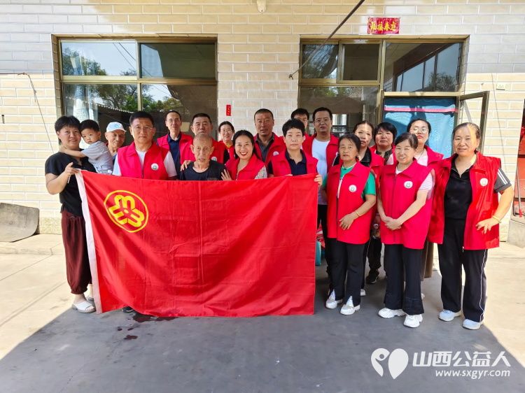 介休市义安镇孟王堡村特困老人80岁岳延华家走进介休市敬老协会志愿者来料理家务包饺子 - 第1张 - 山西公益人 介休市义安镇孟王堡村特困老人80岁岳延华家走进介休市敬老协会志愿者来料理家务包饺子 - 第1张