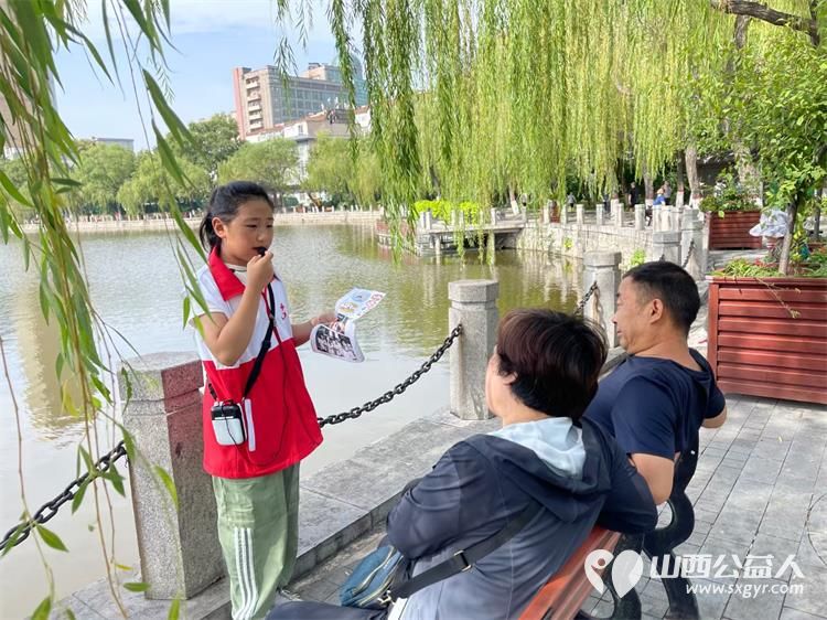 山西省红十字志愿协会小小宣讲员在文瀛公园爱心宣讲知识火花四溅 - 第20张 - 山西公益人 山西省红十字志愿协会小小宣讲员在文瀛公园爱心宣讲知识火花四溅 - 第20张