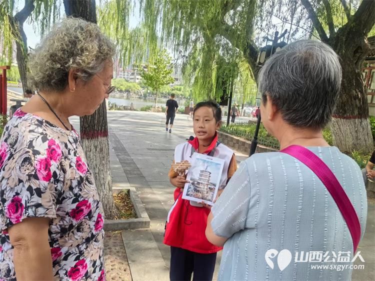 山西省红十字志愿协会小小宣讲员在文瀛公园爱心宣讲知识火花四溅 - 第4张 - 山西公益人 山西省红十字志愿协会小小宣讲员在文瀛公园爱心宣讲知识火花四溅 - 第4张