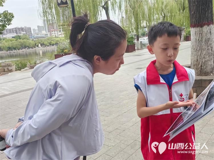 山西省红十字志愿协会小小宣讲员在文瀛公园爱心宣讲知识火花四溅 - 第14张 - 山西公益人 山西省红十字志愿协会小小宣讲员在文瀛公园爱心宣讲知识火花四溅 - 第14张