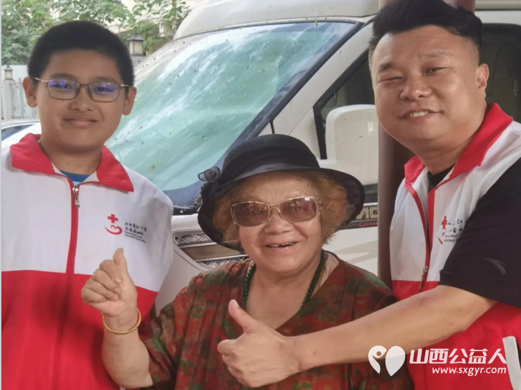 山西省红十字志愿协会小小宣讲员在文瀛公园爱心宣讲知识火花四溅 - 第3张 - 山西公益人 山西省红十字志愿协会小小宣讲员在文瀛公园爱心宣讲知识火花四溅 - 第3张