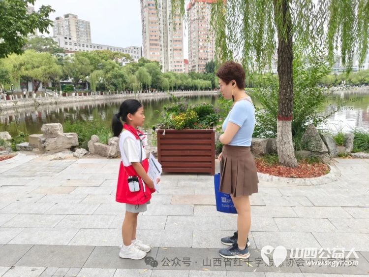 文瀛公园爱心宣讲 山西省红十字志愿者协会的小小宣讲员们化身为小小文化传播者向我们展示着知识的力量与爱的传递 - 第7张 - 山西公益人 文瀛公园爱心宣讲 山西省红十字志愿者协会的小小宣讲员们化身为小小文化传播者向我们展示着知识的力量与爱的传递 - 第7张