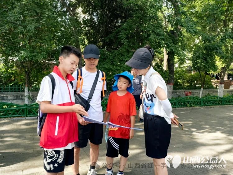 文瀛公园爱心宣讲 山西省红十字志愿者协会的小小宣讲员们化身为小小文化传播者向我们展示着知识的力量与爱的传递 - 第1张 - 山西公益人 文瀛公园爱心宣讲 山西省红十字志愿者协会的小小宣讲员们化身为小小文化传播者向我们展示着知识的力量与爱的传递 - 第1张