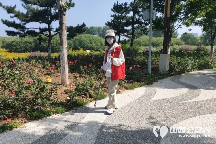 长治市阳光困境儿童帮扶协会联合山西应用科技学院信息工程学院前往长治漳泽湖湿地公园开展环保捡垃圾志愿服务活动 - 第3张