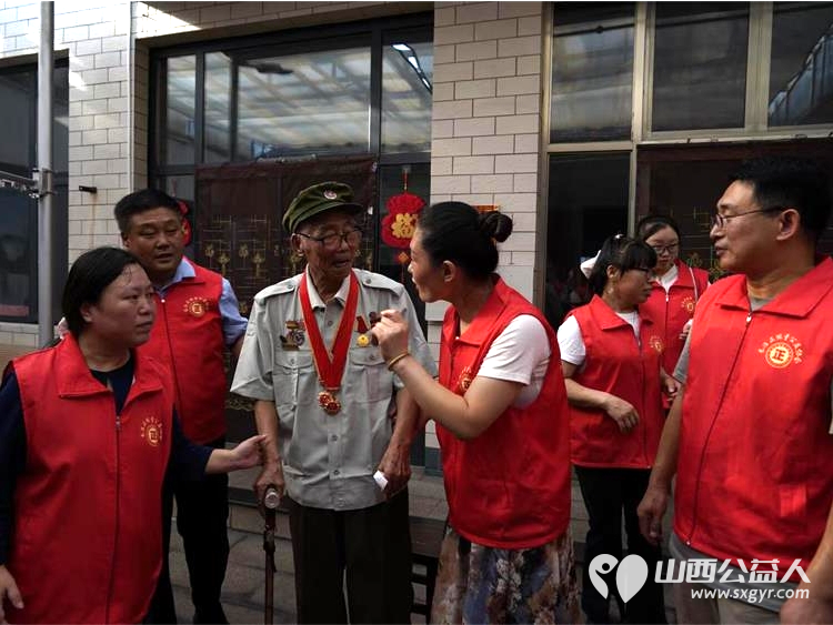 在八一建军节来临之际屯留正能量公益组织爱心人士分别到寺地村和路村乡看望两位老革命军人向他们送去节日的问候 - 第23张 - 山西公益人 在八一建军节来临之际屯留正能量公益组织爱心人士分别到寺地村和路村乡看望两位老革命军人向他们送去节日的问候 - 第23张