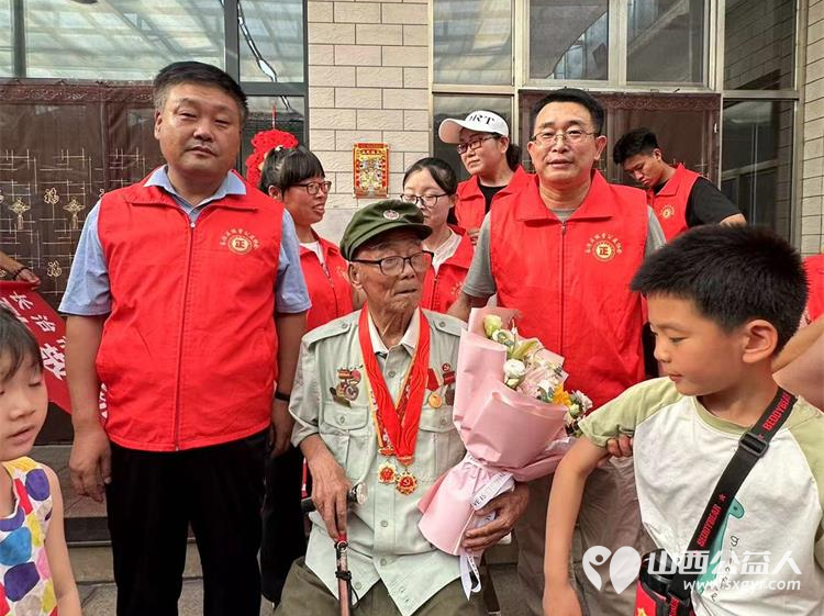 在八一建军节来临之际屯留正能量公益组织爱心人士分别到寺地村和路村乡看望两位老革命军人向他们送去节日的问候 - 第17张 - 山西公益人 在八一建军节来临之际屯留正能量公益组织爱心人士分别到寺地村和路村乡看望两位老革命军人向他们送去节日的问候 - 第17张