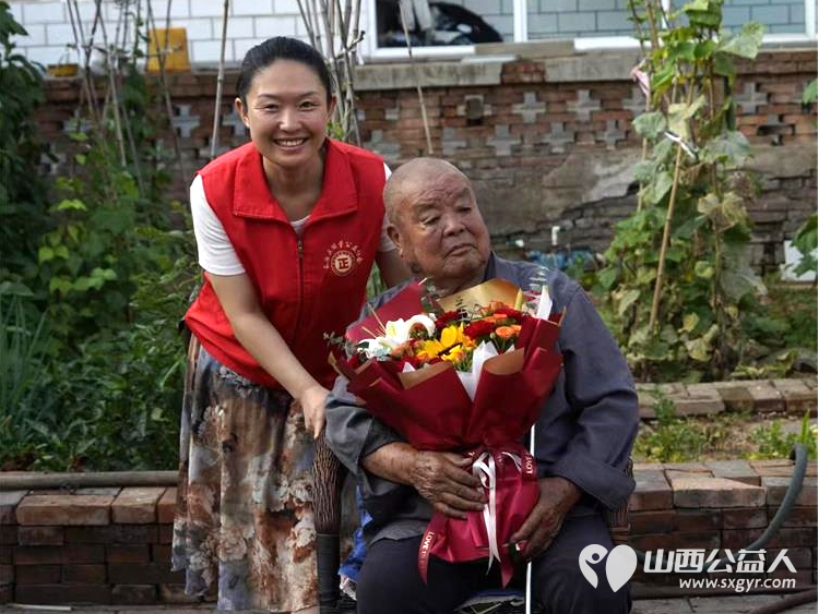 在八一建军节来临之际屯留正能量公益组织爱心人士分别到寺地村和路村乡看望两位老革命军人向他们送去节日的问候 - 第40张 - 山西公益人 在八一建军节来临之际屯留正能量公益组织爱心人士分别到寺地村和路村乡看望两位老革命军人向他们送去节日的问候 - 第40张