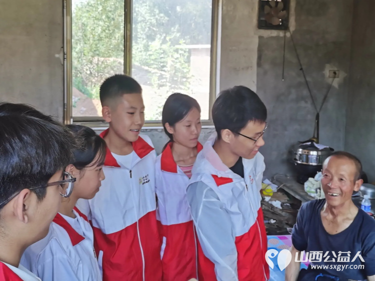 山西省红十字志愿者协会吕梁市岚县志愿服务大队发起的爱心社区公益行去慰问马坊村小万村后沟村的孤寡老人 - 第8张