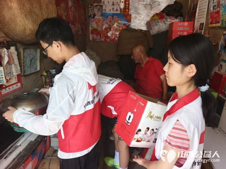 山西省红十字志愿者协会吕梁市岚县志愿服务大队发起的爱心社区公益行去慰问马坊村小万村后沟村的孤寡老人 - 第9张