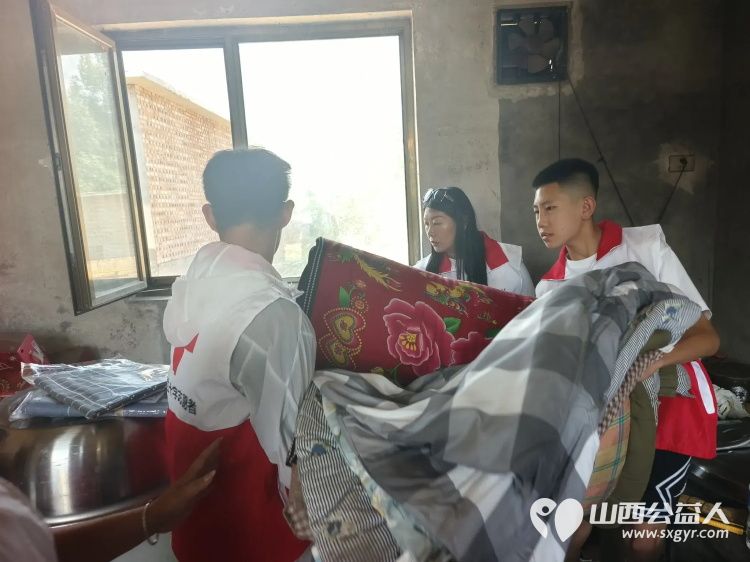 山西省红十字志愿者协会吕梁市岚县志愿服务大队发起的爱心社区公益行去慰问马坊村小万村后沟村的孤寡老人 - 第10张