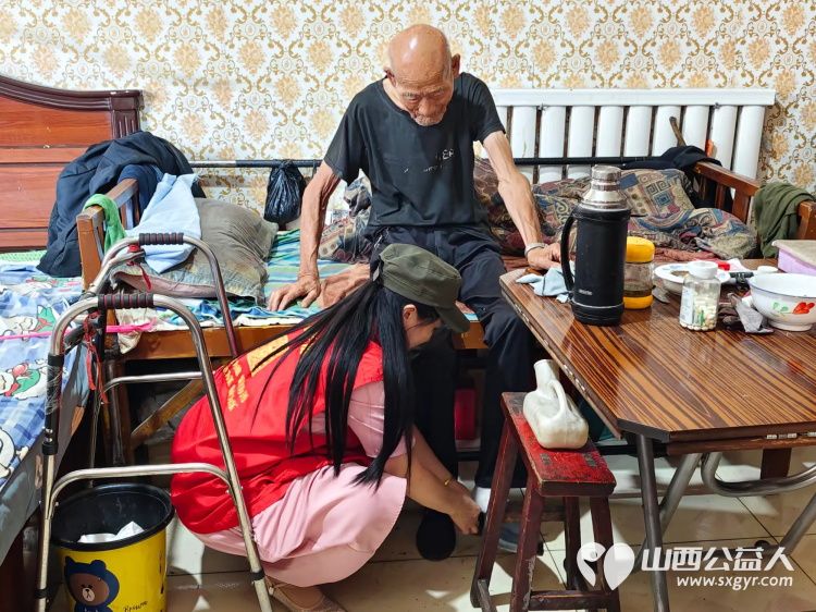 介休市退役军人事务局介休市敬老协会联合举办八一慰问活动走入各街道乡镇抗美援朝老军人家中为他们每人送去慰问品米面油 - 第10张 - 山西公益人 介休市退役军人事务局介休市敬老协会联合举办八一慰问活动走入各街道乡镇抗美援朝老军人家中为他们每人送去慰问品米面油 - 第10张