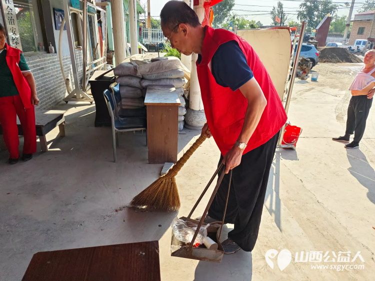 介休市敬老协会联合绵山眼科前往张兰镇史村开展走乡村送温暖公益活动给老人爱心理发免费体检 - 第12张 - 山西公益人 介休市敬老协会联合绵山眼科前往张兰镇史村开展走乡村送温暖公益活动给老人爱心理发免费体检 - 第12张