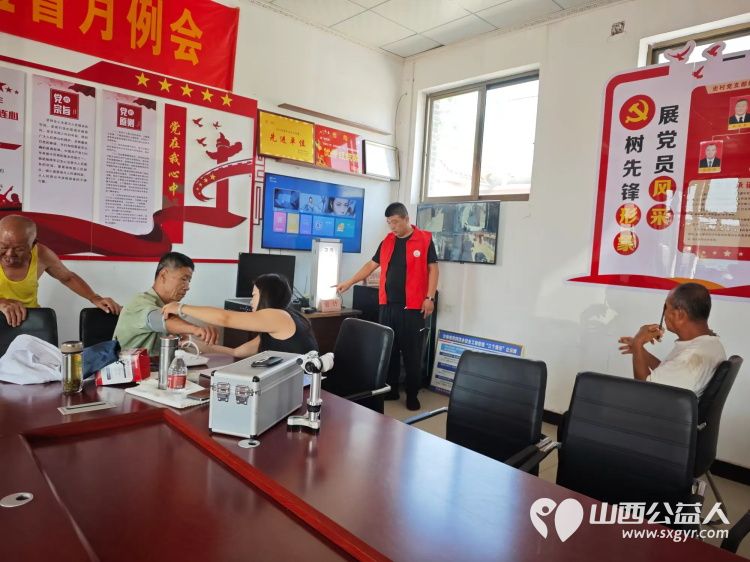 介休市敬老协会联合绵山眼科前往张兰镇史村开展走乡村送温暖公益活动给老人爱心理发免费体检 - 第13张 - 山西公益人 介休市敬老协会联合绵山眼科前往张兰镇史村开展走乡村送温暖公益活动给老人爱心理发免费体检 - 第13张