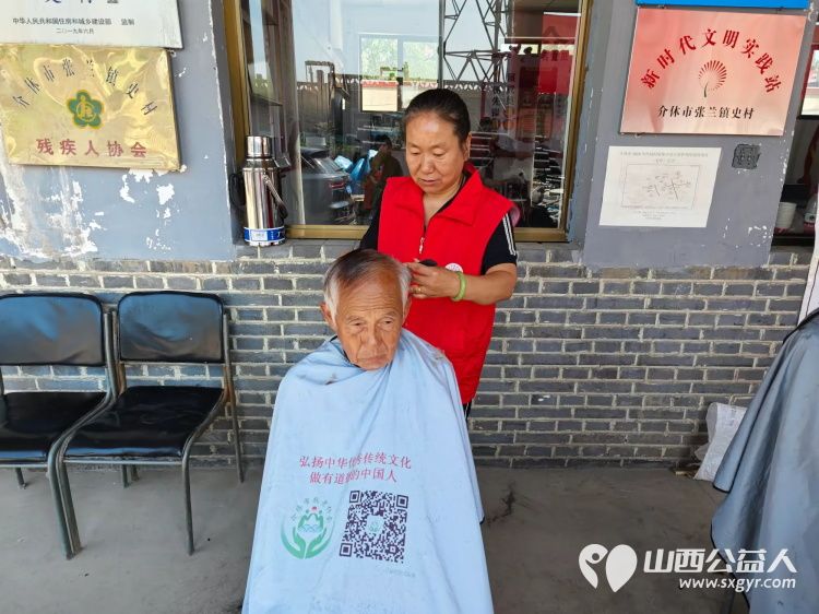 介休市敬老协会联合绵山眼科前往张兰镇史村开展走乡村送温暖公益活动给老人爱心理发免费体检 - 第11张 - 山西公益人 介休市敬老协会联合绵山眼科前往张兰镇史村开展走乡村送温暖公益活动给老人爱心理发免费体检 - 第11张