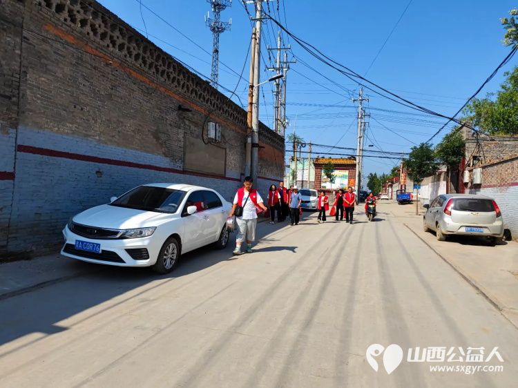 介休市敬老协会联合绵山眼科前往张兰镇史村入户91岁特困老人宋章家中为老人理发料理家务并包香味可口的饺子 - 第3张 - 山西公益人 介休市敬老协会联合绵山眼科前往张兰镇史村入户91岁特困老人宋章家中为老人理发料理家务并包香味可口的饺子 - 第3张