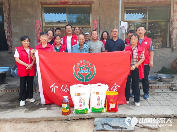 介休市敬老协会联合绵山眼科前往张兰镇史村入户91岁特困老人宋章家中为老人理发料理家务并包香味可口的饺子 - 第1张 - 山西公益人 介休市敬老协会联合绵山眼科前往张兰镇史村入户91岁特困老人宋章家中为老人理发料理家务并包香味可口的饺子 - 第1张