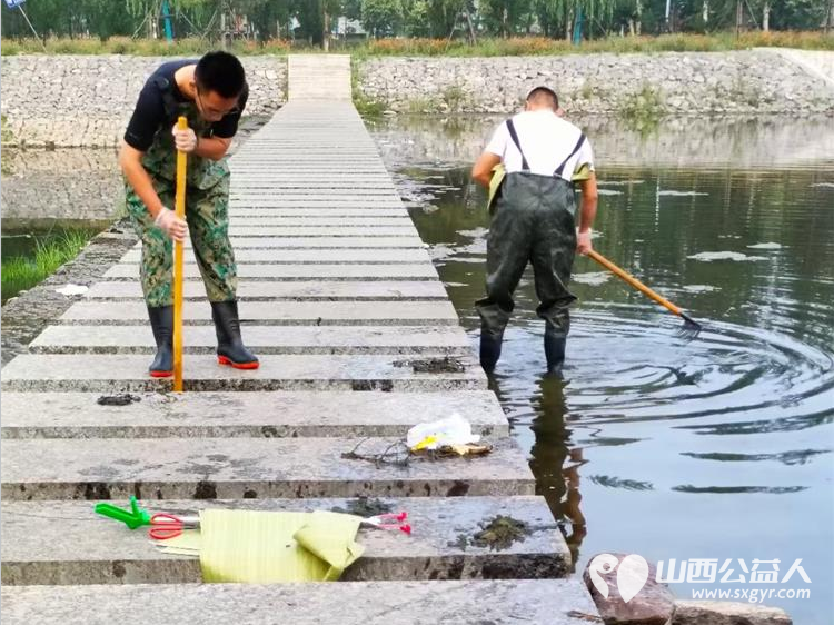 寿阳县卡卡公益组织志愿者参加保护母亲河清理河道垃圾活动 - 第5张