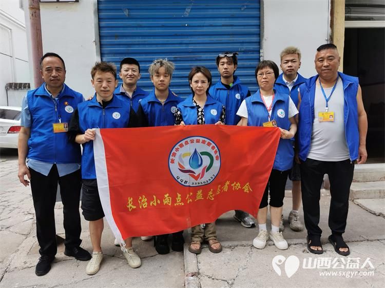 长治小雨点公益志愿者协会志愿者在雨花斋二部义务为老人理发，帮助食堂做饭活动 - 第1张