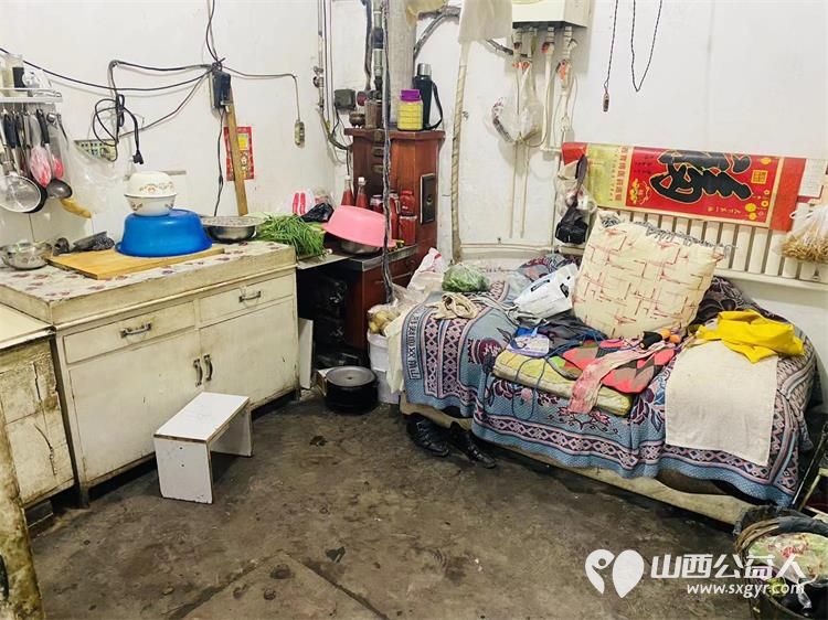 长治市思源公益协会会长王新丽去看望聋哑人贫困户资助了现金 - 第3张